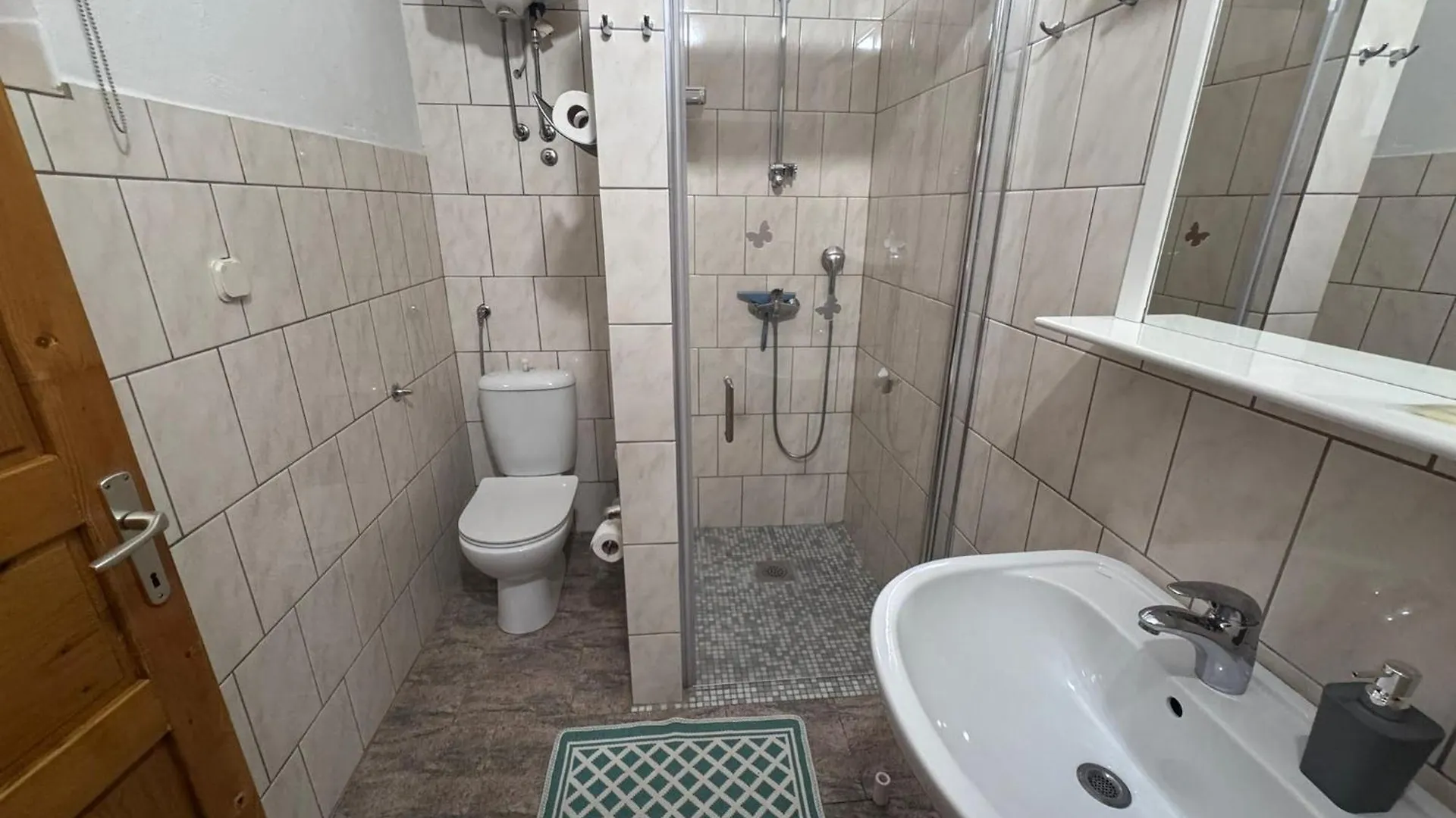 Affittacamere Apartments & Rooms Neno Tribanj-Kruscica